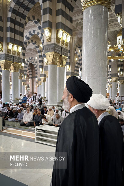 نماز جماعت در مسجد النبی (ص)
