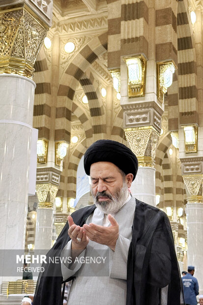 نماز جماعت در مسجد النبی (ص)