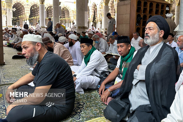 نماز جماعت در مسجد النبی (ص)