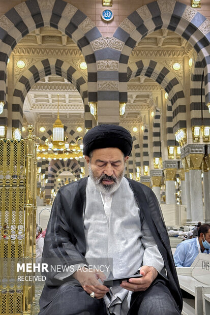 نماز جماعت در مسجد النبی (ص)