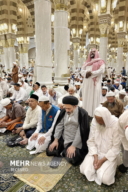 نماز جماعت در مسجد النبی (ص)