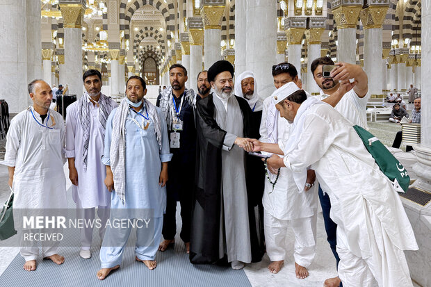 نماز جماعت در مسجد النبی (ص)