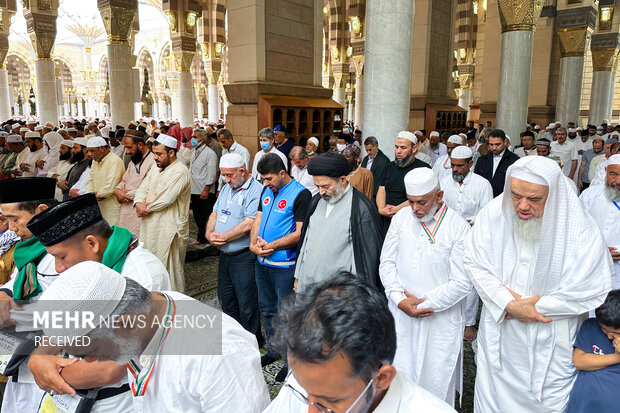 نماز جماعت در مسجد النبی (ص)