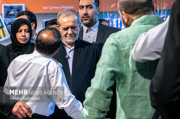 بازدید رئیس‌جمهور از نمایشگاه بین‌المللی کتاب تهران