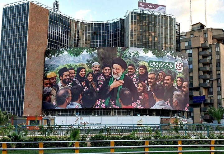 دیوارنگاره میدان ولیعصر (عج) «خادم حرم ایران» را تصویر کرد