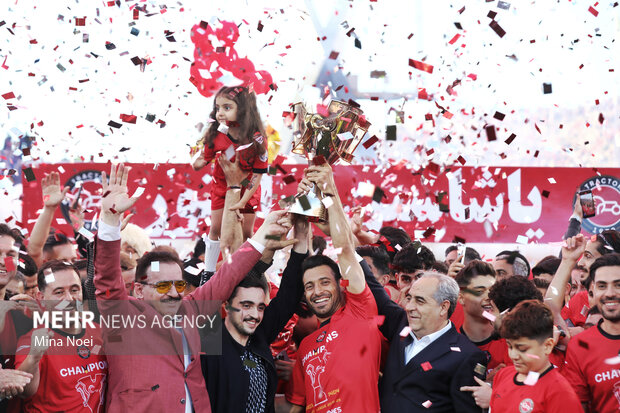 جشن قهرمانی تراکتور در استادیوم یادگار امام تبریز