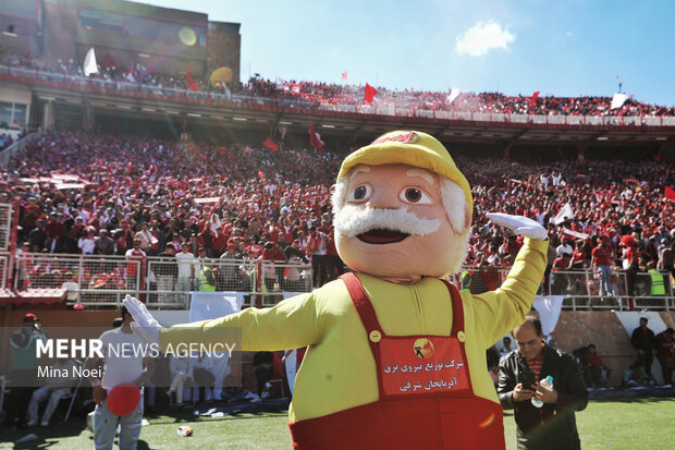 جشن قهرمانی تراکتور در استادیوم یادگار امام تبریز
