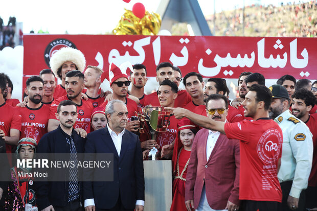 جشن قهرمانی تراکتور در استادیوم یادگار امام تبریز