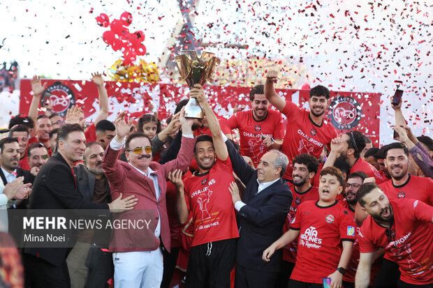 جشن قهرمانی تراکتور در استادیوم یادگار امام تبریز