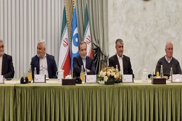 أعضاء منظمة بوكواش يجتمعون مع مسؤولين إيرانيين في طهران
