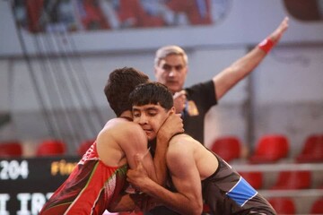 نوجوانان فرنگی کار در مسابقات بین المللی کشتی کرمان رقابت کردند