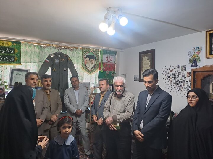 روایت مهرورزی یک معلم بیرجندی؛ از روایتگری شهیدان تا حمایت از محرومان روایت مهرورزی یک معلم بیرجندی؛ از روایتگری شهیدان تا حمایت از محرومان