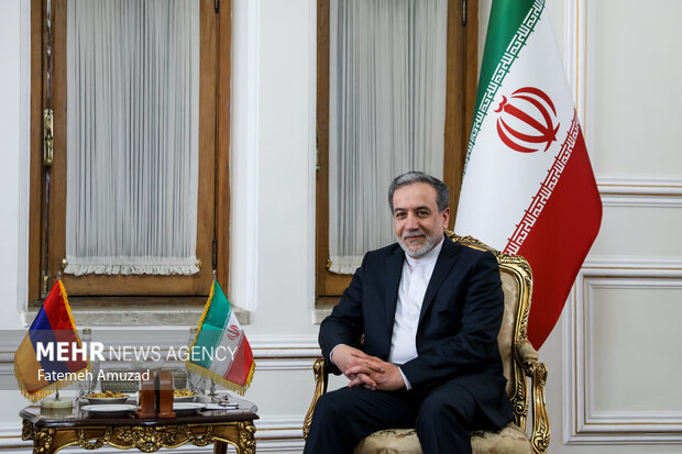 Iran FM meets with top Armenian security official, Tajik FM
