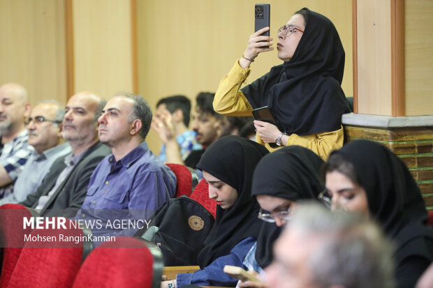 آیین رونمایی از بازطراحی نشان دانشگاه بین المللی سوره