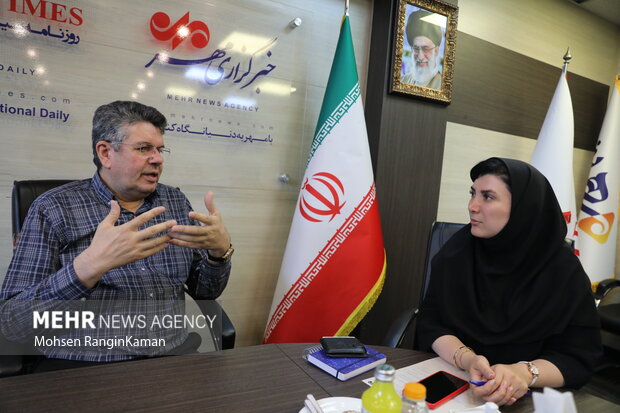 Tahran'a gelen ünlü Türk yazar Mehr'e konuştu: İran'a karşı ön yargılarım kırıldı