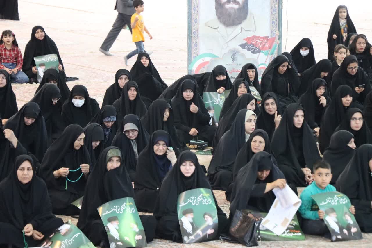 حضور باشکوه مردم ایلام در مراسم بزرگداشت شهدای خدمت