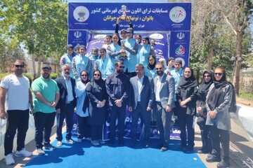 گزارش مهر از رقابت ۱۰۵ ورزشکار زن در مسابقات «ترای‌اتلون»