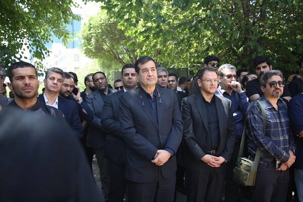 حضور وزیر در مراسم تشییع عکاس جانباخته در پیست اتومبیلرانی