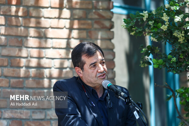 بدرقه حمید درجاتی به سمت خانه ابدی؛ دوربینها اعتراض کردند! بدرقه حمید درجاتی به سمت خانه ابدی؛ دوربینها اعتراض کردند!