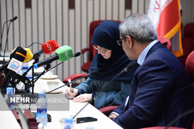 نشست سخنگوی دولت با اصحاب رسانه مشهد