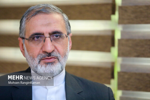 شهید رئیسی «خدایی‌بودن» و «مردمی‌بودن» را در هم آمیخته بود