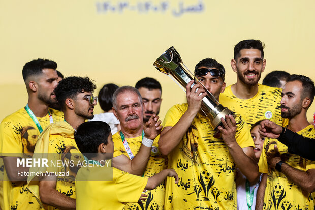 فجر سپاسی قهرمان لیگ آزادگان