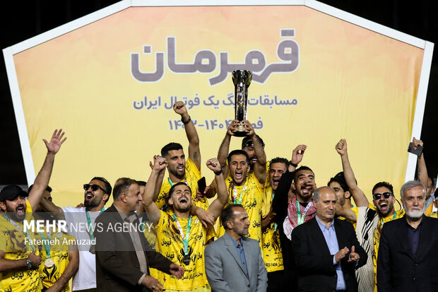 فجر سپاسی قهرمان لیگ آزادگان