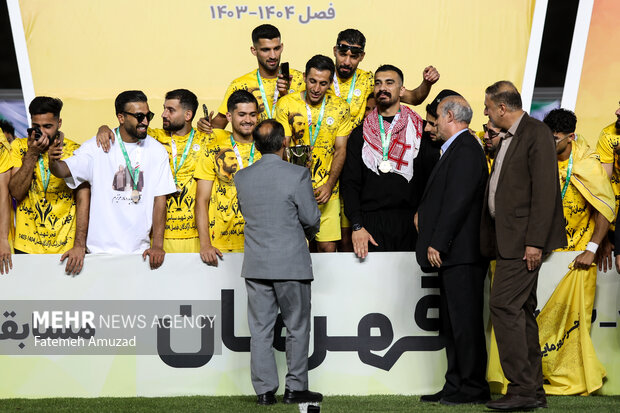 فجر سپاسی قهرمان لیگ آزادگان