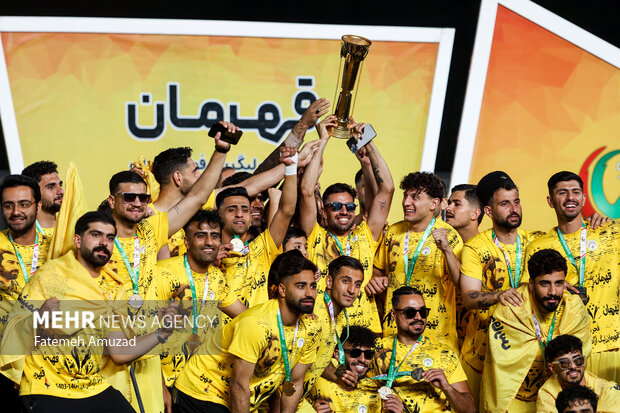فجر سپاسی قهرمان لیگ آزادگان