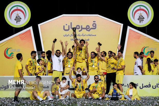 فجر سپاسی قهرمان لیگ آزادگان