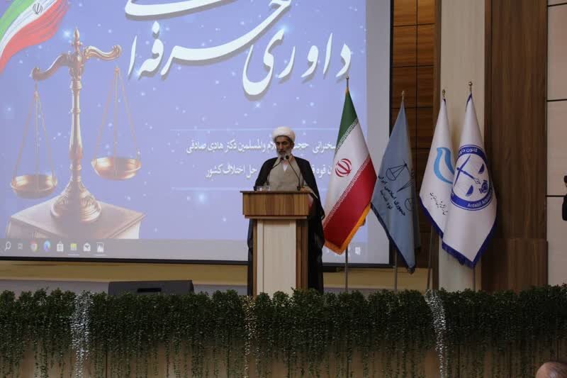 داوري،سازش،آشتي،صلح،جامعه،صادقي،قشر،كشور،شأن،وكلا،طرفين
