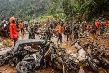 Indonesia searches for 19 after landslide at gold mine