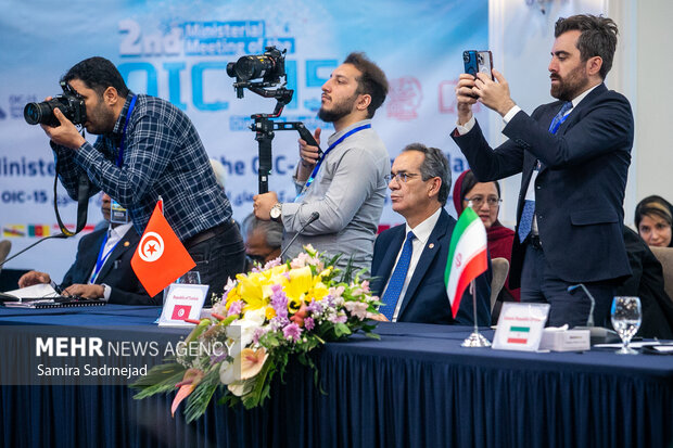 Tahran'da İİT-15 Diyalog Platformu
