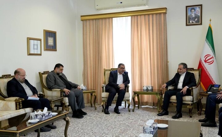 Erakçi Hamas heyeti ile Tahran'da görüştü