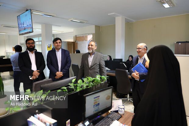 بازدید معاون وزیر ارتباطات و رئیس فناوری اطلاعات ایران از خبرگزاری مهر