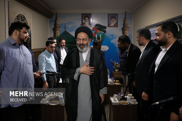 دیدار کاروان قرآنی نور با سرپرست حجاج ایرانی در مدینه منوره