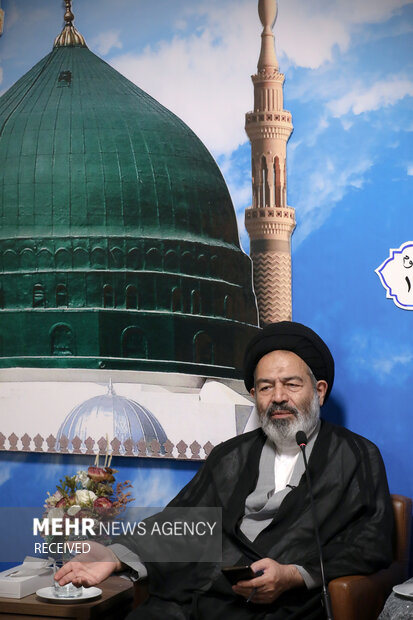 دیدار کاروان قرآنی نور با سرپرست حجاج ایرانی در مدینه منوره