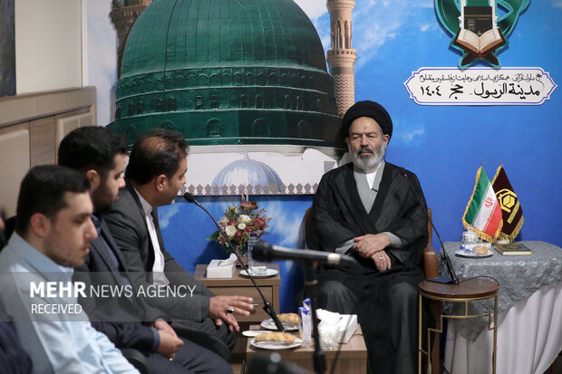 دیدار کاروان قرآنی نور با سرپرست حجاج ایرانی در مدینه منوره