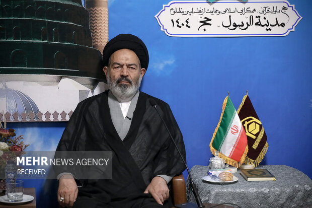 دیدار کاروان قرآنی نور با سرپرست حجاج ایرانی در مدینه منوره