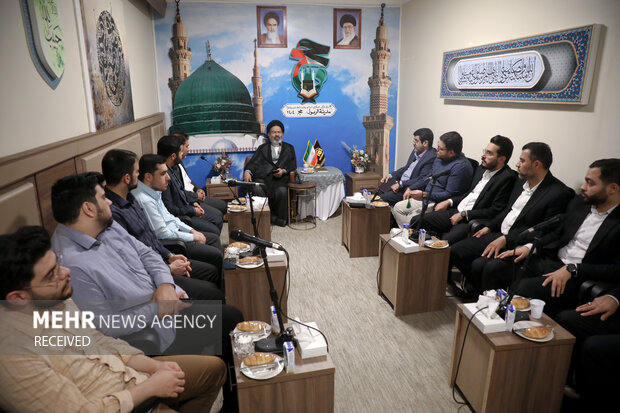 دیدار کاروان قرآنی نور با سرپرست حجاج ایرانی در مدینه منوره
