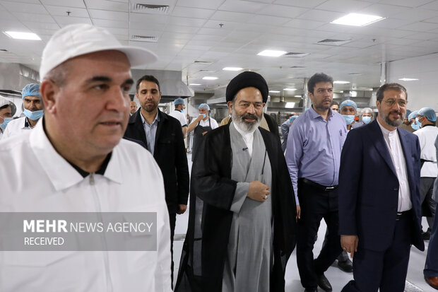 بازدید سرپرست حجاج ایرانی از آشپزخانه‌های حجاج ایران در مدینه منوره