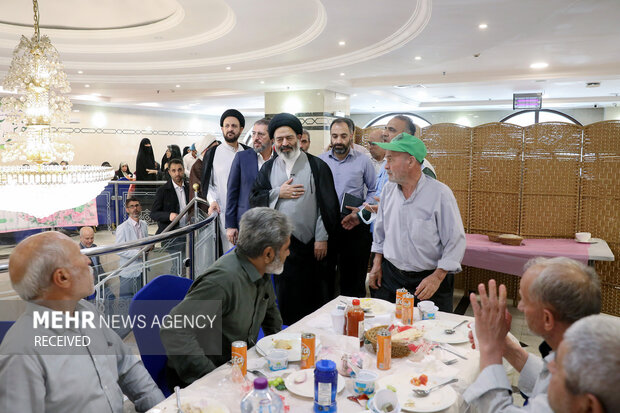 بازدید سرزده سرپرست حجاج ایرانی از هتل جراند حیات