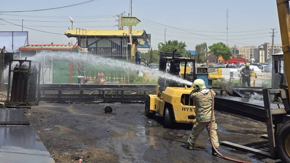 حریق در بازار آهن تهران ۳ مصدوم برجای گذاشت