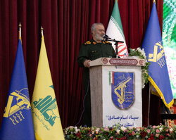 سپاه مسئولیت‌های خود را بدون چشم‌داشت و با افتخار انجام می‌دهد