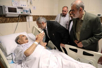 عیادت وزیر آموزش و پرورش از رئیس جامعه خیرین مدرسه ساز کشور