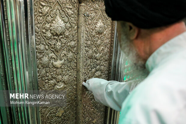 آیین غبارروبی ضریح مطهر آستان مقدس امامزاده صالح (ع)