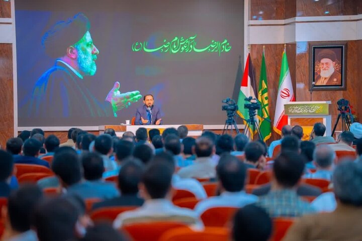 ستایشگران جوان در آستانه محرم گرد هم آمدند