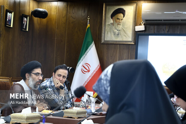 آئین رونمایی از کتاب الگوی سیاست ورزی شهید