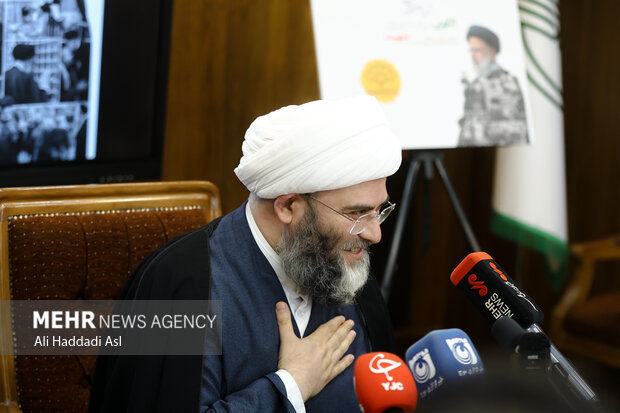 آئین رونمایی از کتاب الگوی سیاست ورزی شهید