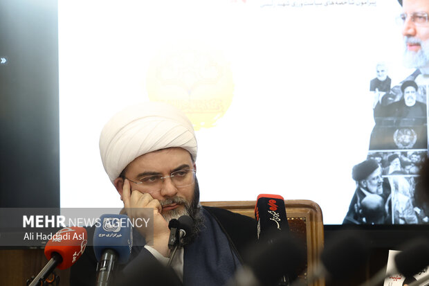 آئین رونمایی از کتاب الگوی سیاست ورزی شهید